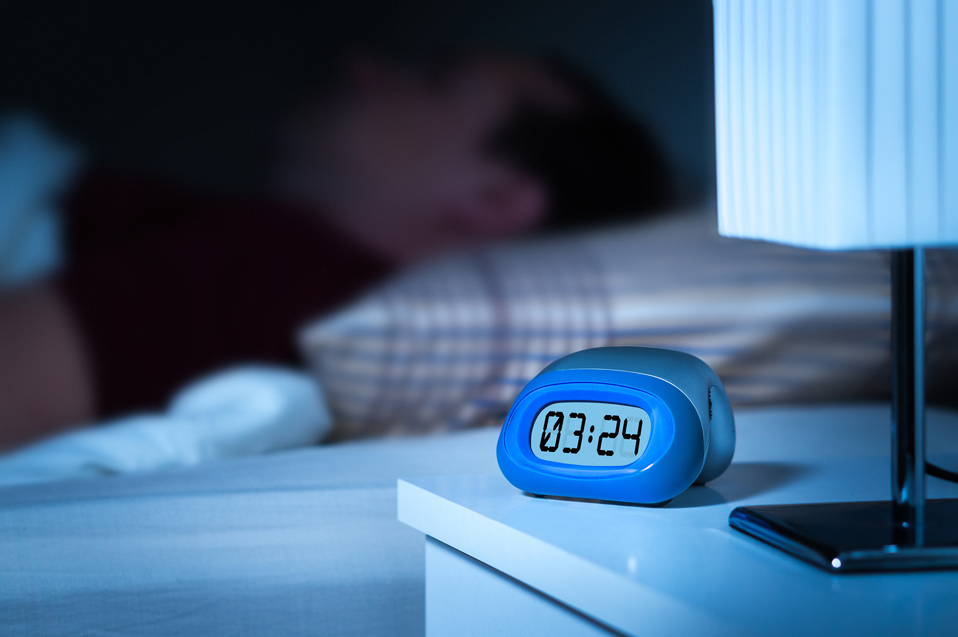 Schlafen, Schlafprobleme - Wecker am Bett